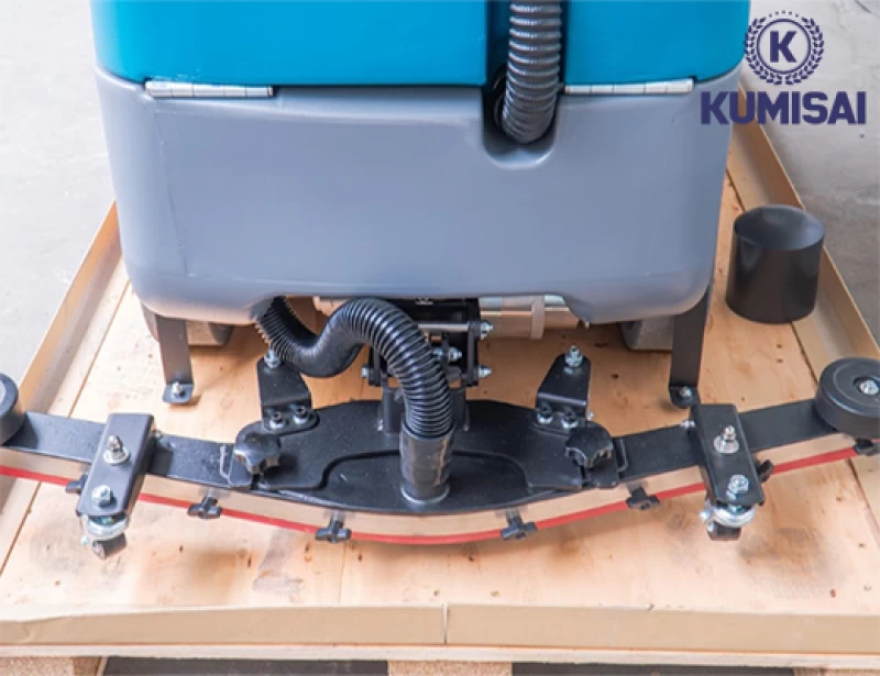 Máy chà sàn công nghiệp ngồi lái Kumisai KMS 90B - Hình ảnh 4 KUMISAI