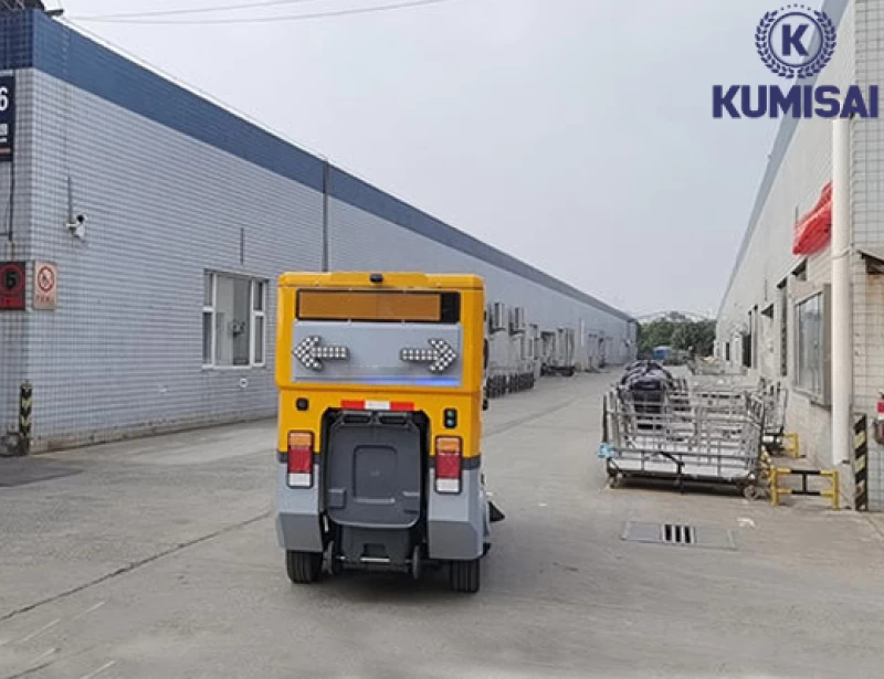 Xe quét rác công nghiệp ngồi lái Kumisai KMS 1800 - Hình ảnh 6 KUMISAI