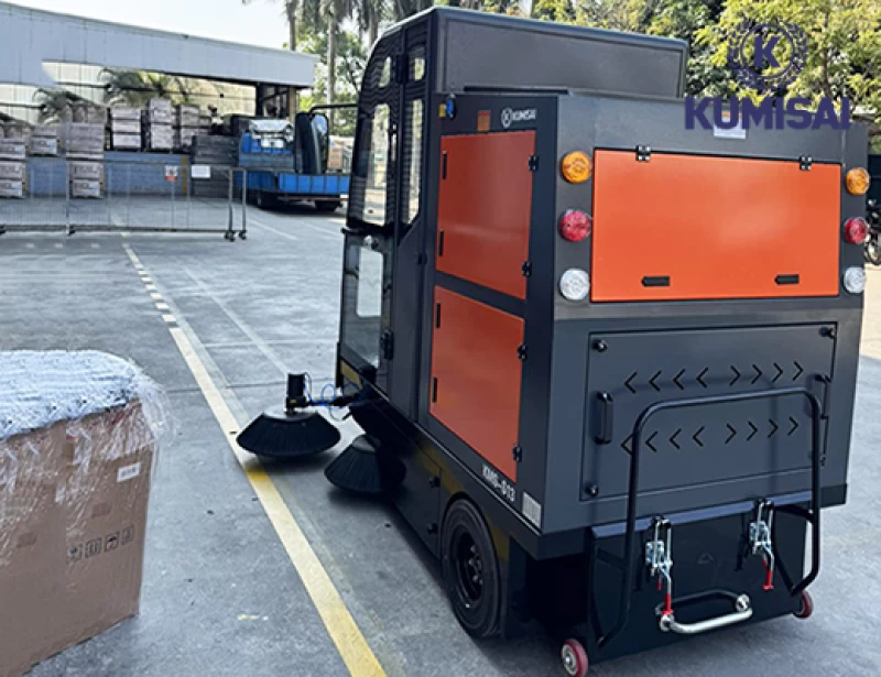 Xe quét rác công nghiệp ngồi lái Kumisai KMS-S13 - Hình ảnh 7 KUMISAI