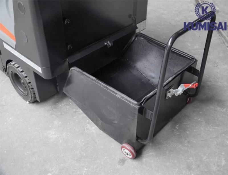 Xe quét rác ngồi lái Kumisai KMS-1350E - Hình ảnh 6 KUMISAI