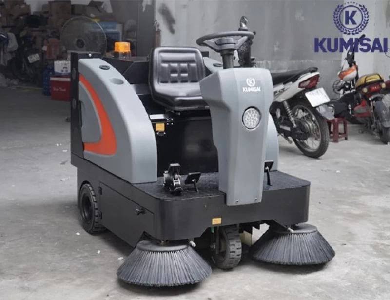 Xe quét rác ngồi lái Kumisai KMS-1350E - Hình ảnh 1 KUMISAI