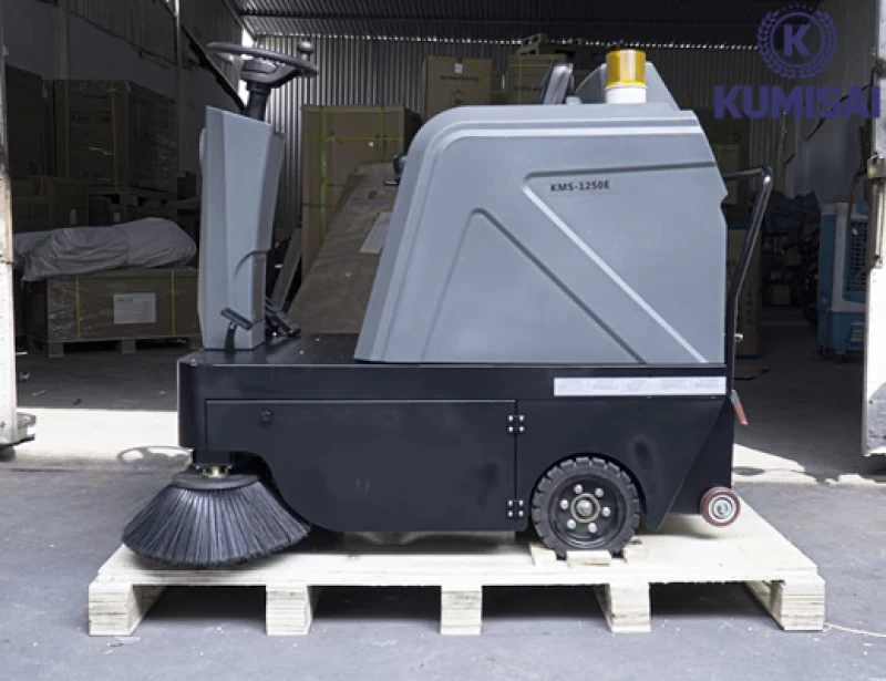 Xe quét rác nhà xưởng ngồi lái Kumisai KMS-1250E - Hình ảnh 3 KUMISAI